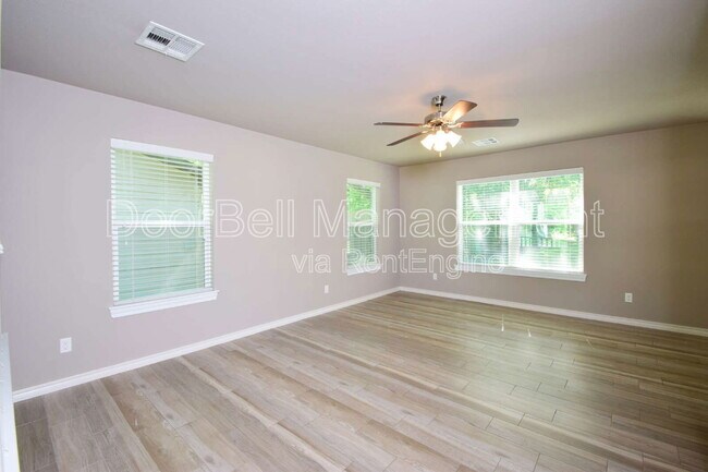Building Photo - 512 S Haynie St