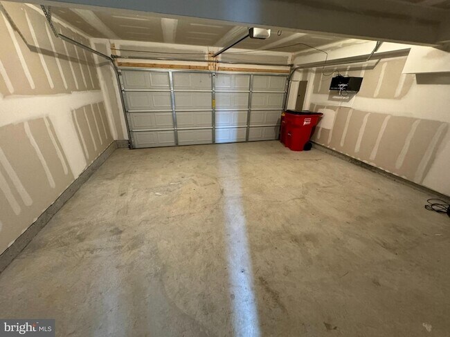 Building Photo - 147 Presidents Pointe Ave