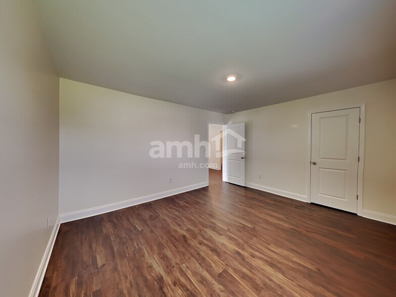 Building Photo - 5232 Valor Dr