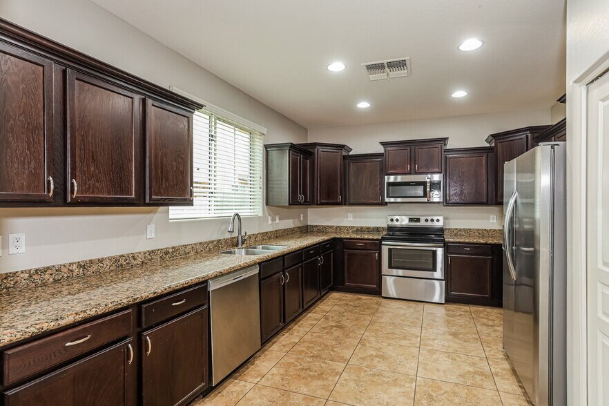 Building Photo - 7509 S 27th Way