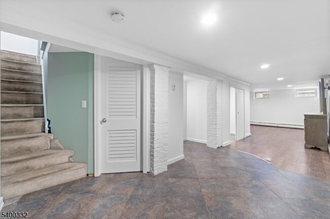 Building Photo - 288 N 6th St