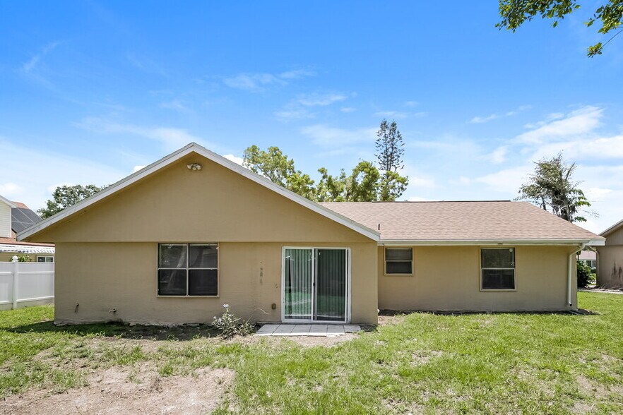 Building Photo - 800 Jarmilla Ln