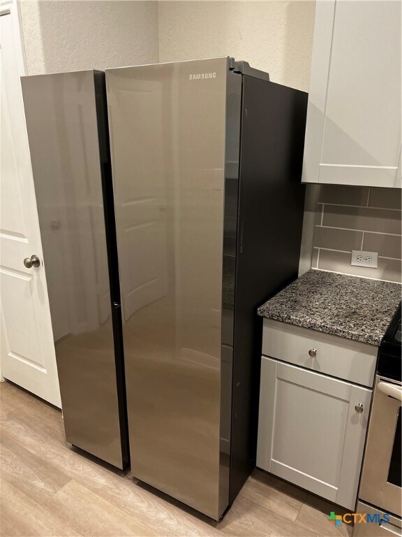 Building Photo - 1945 Redstart