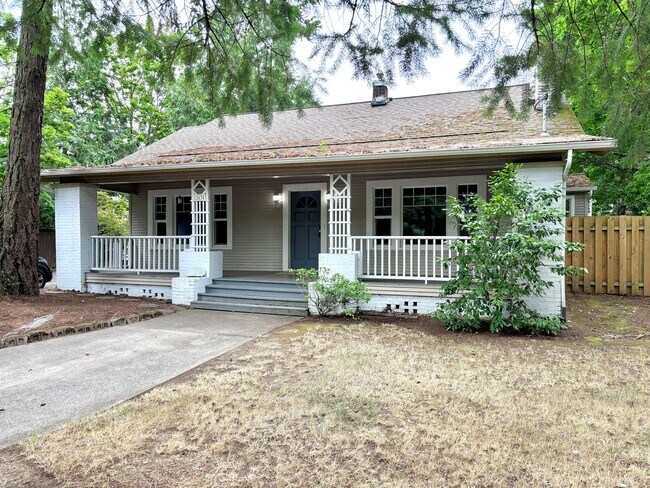 Building Photo - Spacious Pleasant Valley Home with Fenced Back Yard, Detached Garage, and Large Front Porch