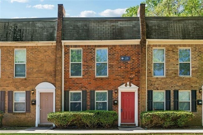 Primary Photo - 135 N River Dr