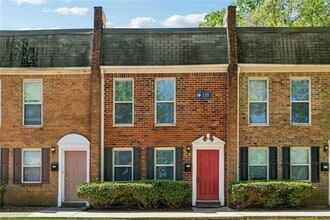 Building Photo - 135 N River Dr