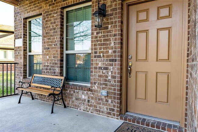 Building Photo - 333 Allerton Mews