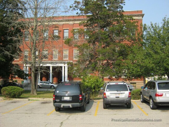 Building Photo - 56 St Joseph St