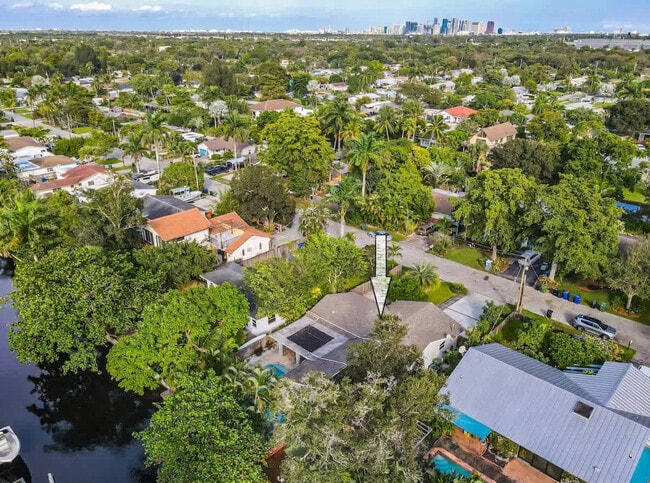 Building Photo - 2065 SW 28th Terrace