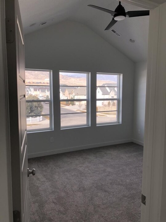 Master bedroom - 441 W 3200 N