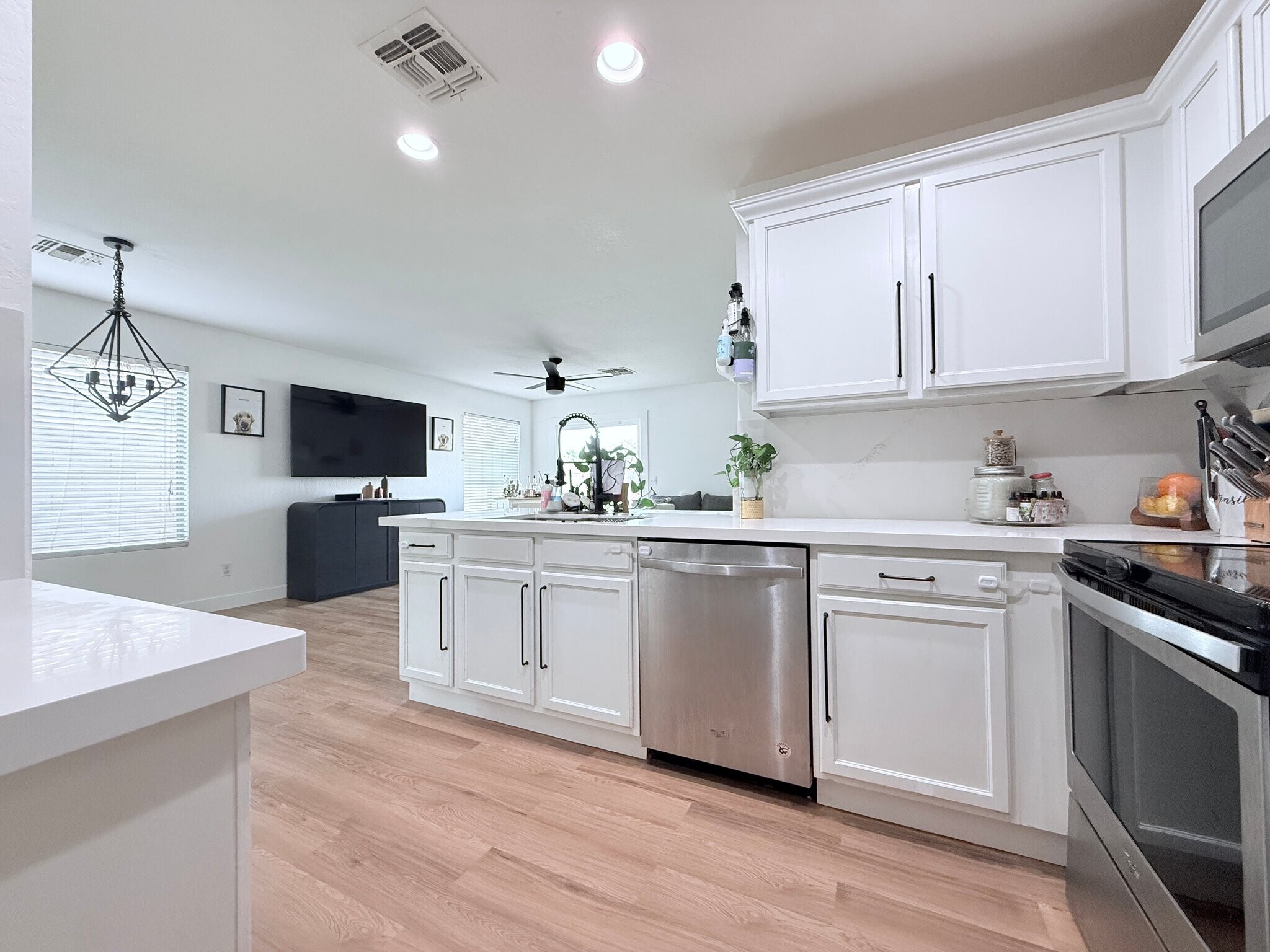 Building Photo - 7029 S 31st Dr