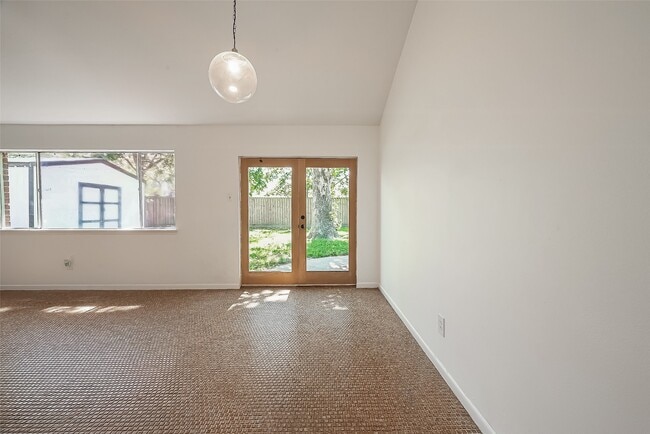 Building Photo - 810 Richvale Ln