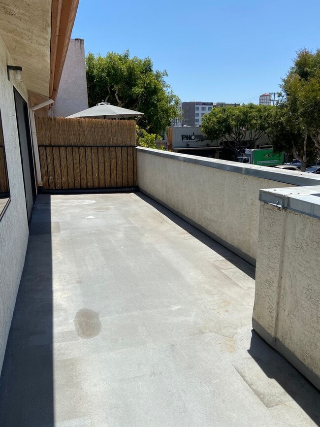 Building Photo - 3832 Fifth Ave