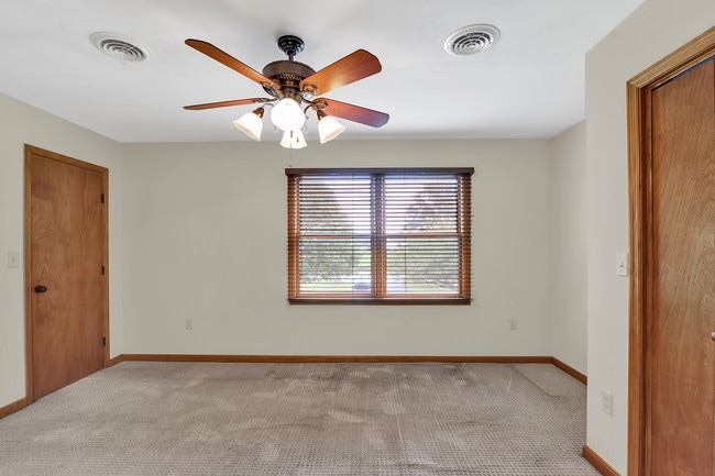 Building Photo - 1049 Yoder Dr