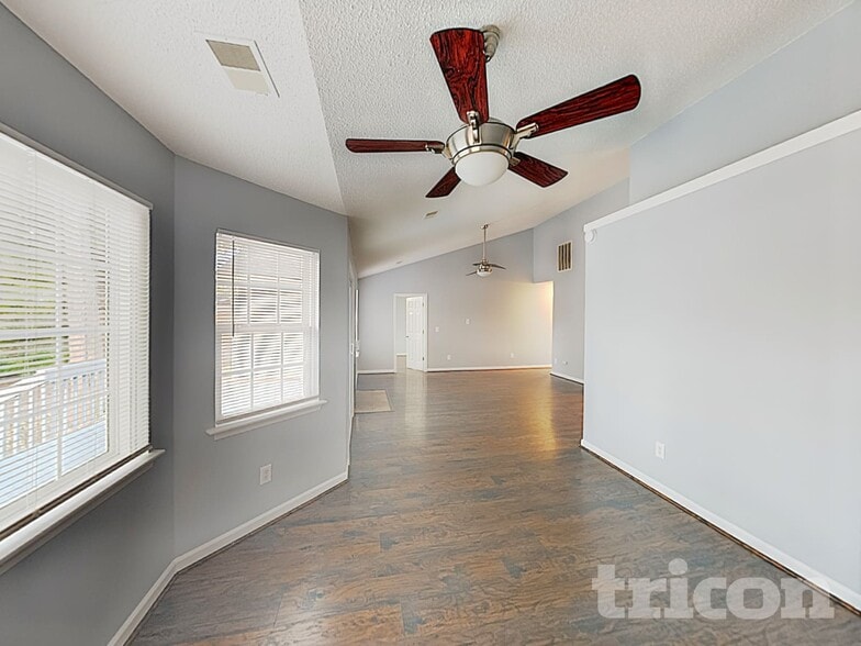 Building Photo - 430 Forest Grove Cir