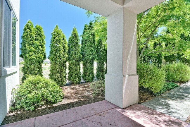 Building Photo - 184 Clear Creek Dr