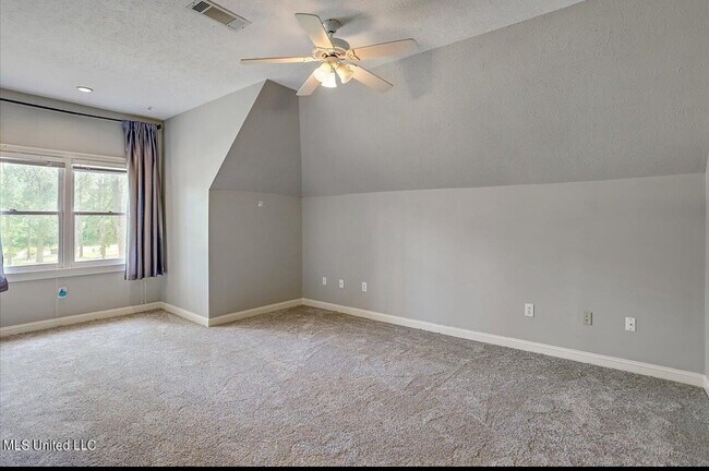Building Photo - 132 Pine Ridge Cir