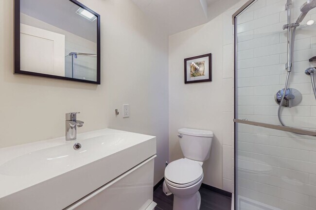 Building Photo - 2425 Dartmouth Ave