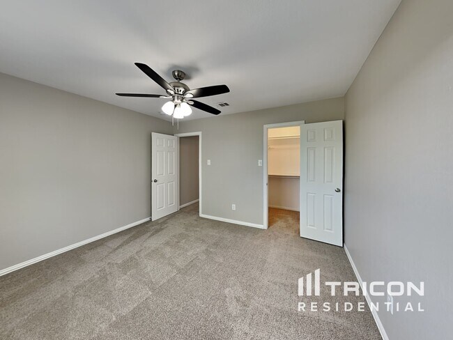 Building Photo - 523 Pinnacle Dr