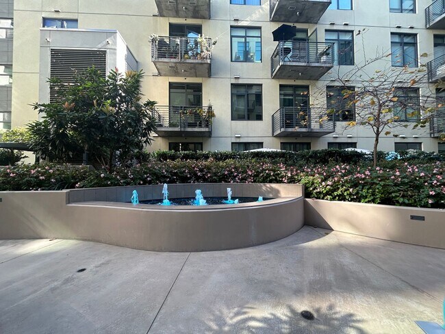 Building Photo - Call about move in special!!!