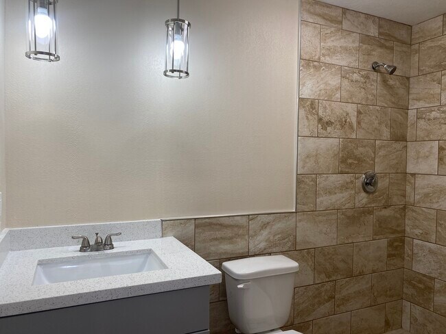 Building Photo - 5702 Golden Grove Ln