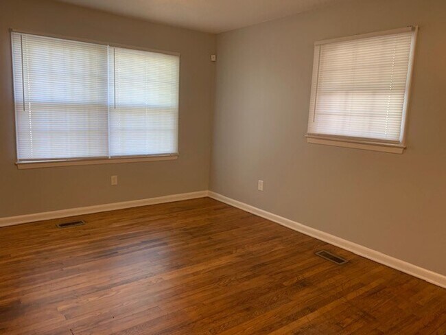 Building Photo - 205 Chavis St