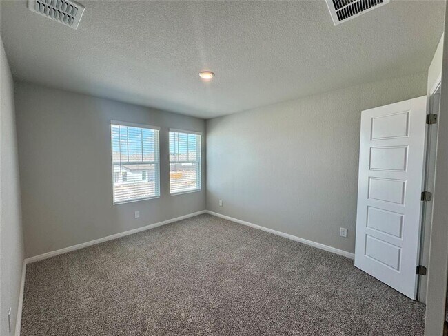 Building Photo - 761 Staglin St