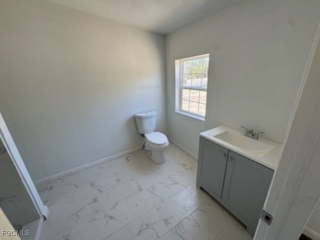 Building Photo - 340 S Jinete St