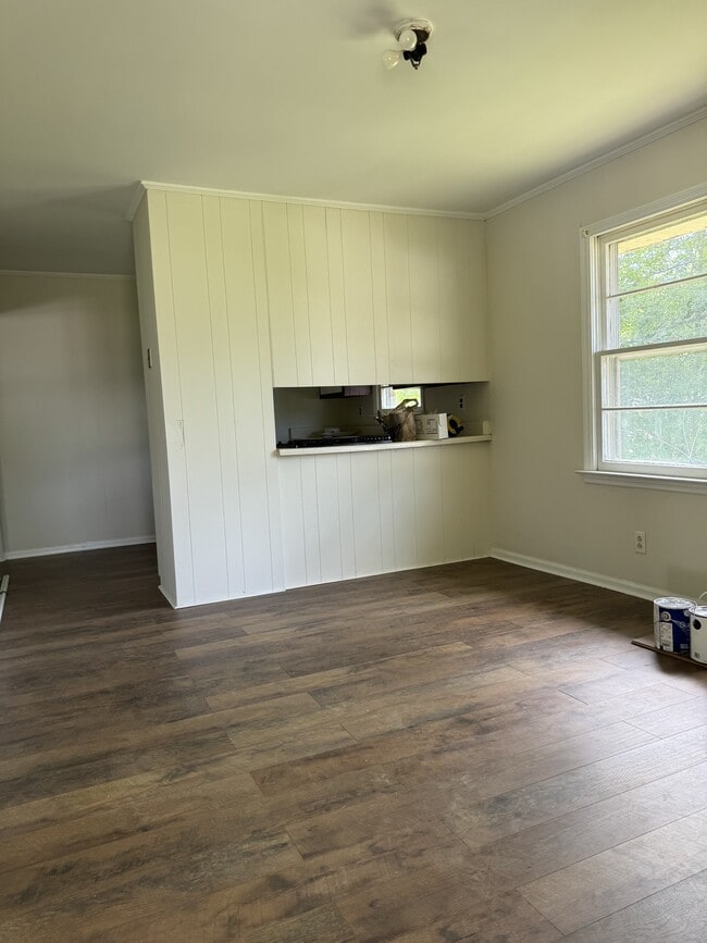 Building Photo - 302 Sunset Dr