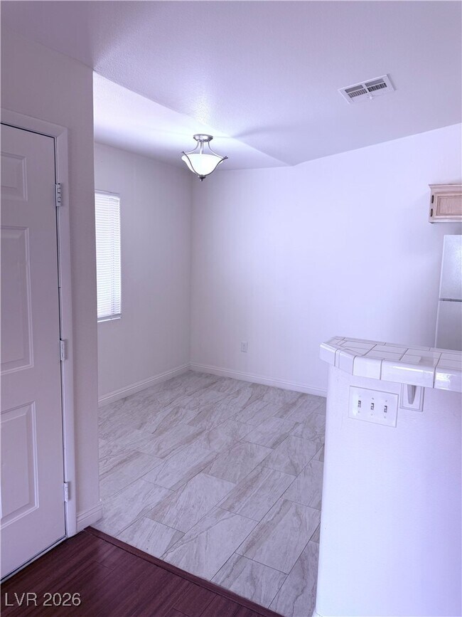 Building Photo - 2110 Los Feliz St