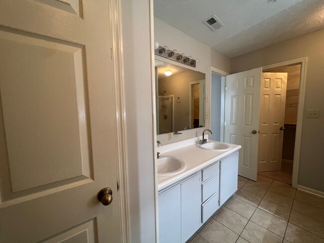 Building Photo - 309 Waterdown Dr