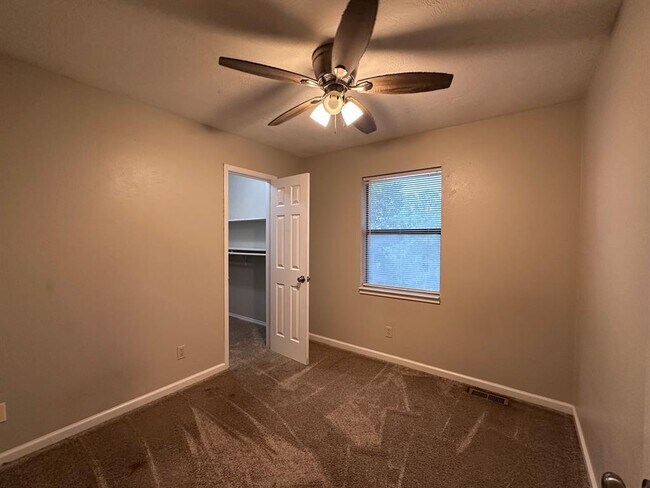 Building Photo - 186 Kona Dr