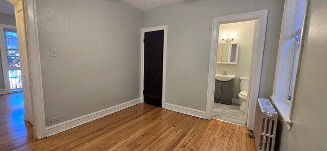 Building Photo - 4604 N Spaulding Ave