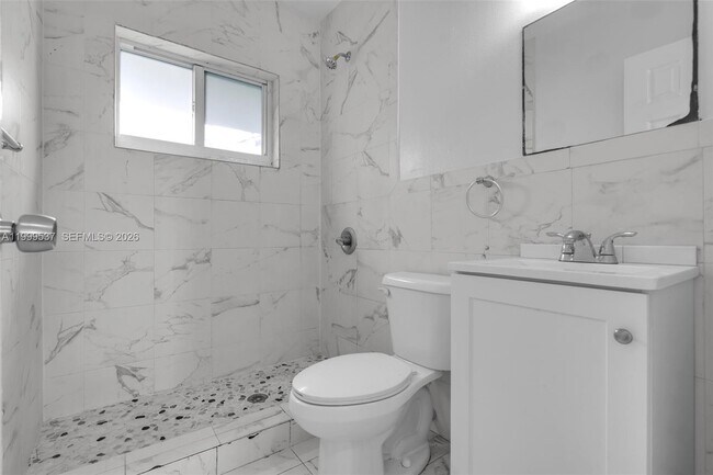 Building Photo - 5549 NE Miami Ct