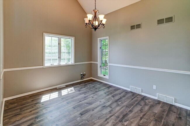 Building Photo - Beautifully updated 4 bedroom home in Southbridge, Waunakee