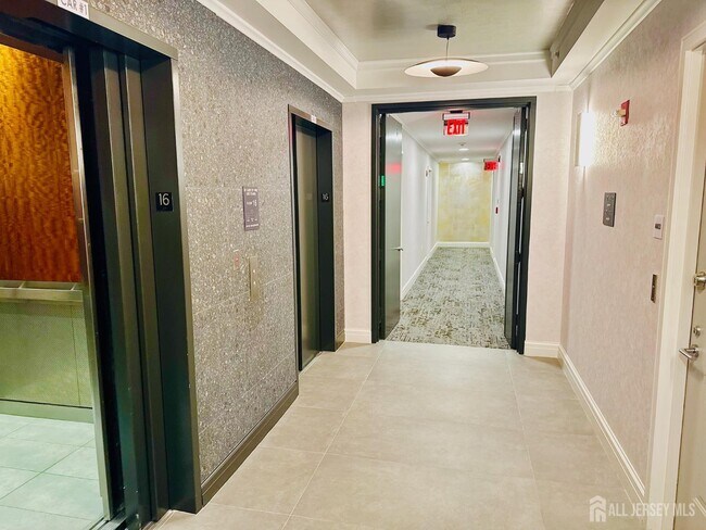 Building Photo - 1 Spring St