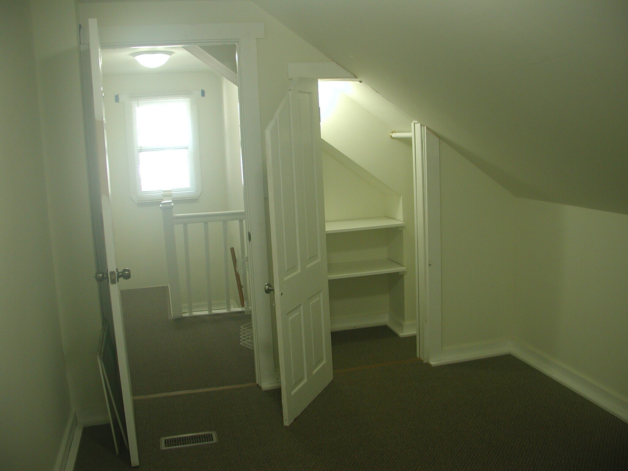 Building Photo - 241 E Ronning Ave