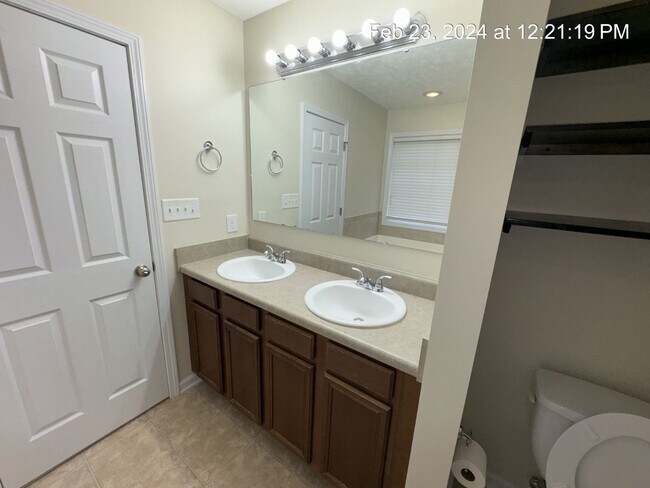 Building Photo - 4937 Yorkchester Dr