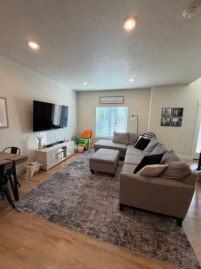 Building Photo - 1162 N 550 W