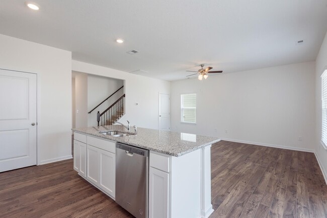 Building Photo - 104 Greystone Way
