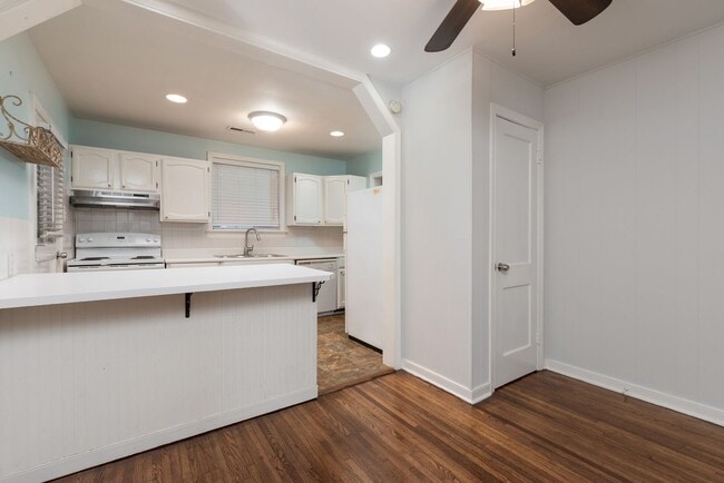 Building Photo - 2815 Irisdale Ave