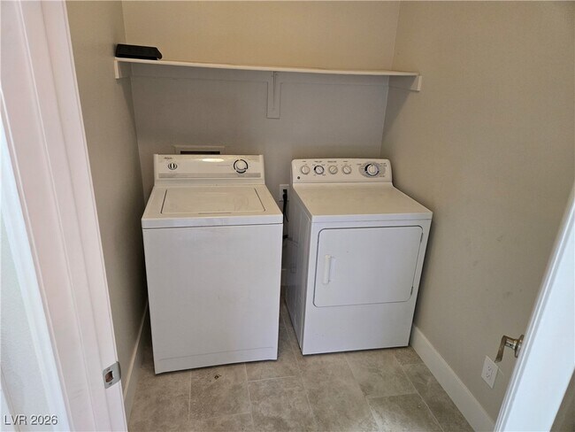 Building Photo - 993 White Glacier Ave