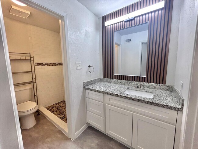 Building Photo - 18800 Egret Bay Blvd