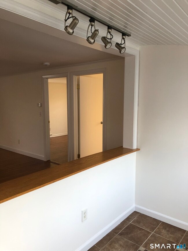 Building Photo - 159 Purdy Hill Rd