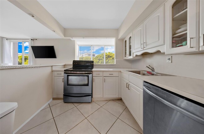 Building Photo - 250 180th Dr