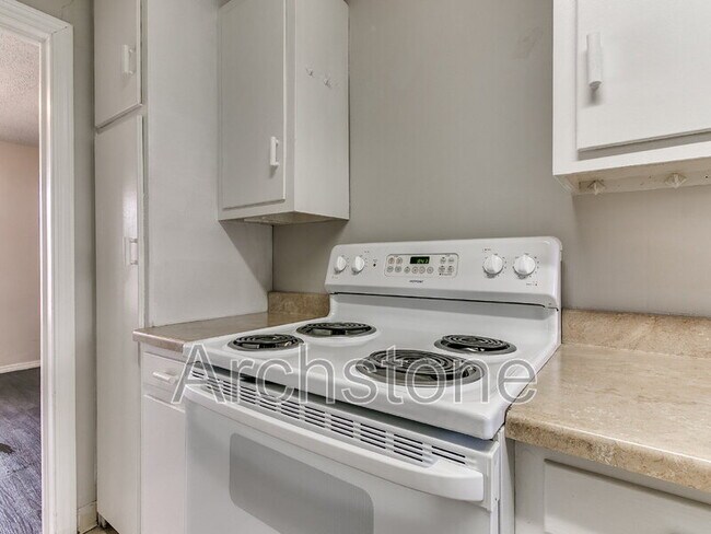 Building Photo - 1308 Kinkaid Dr