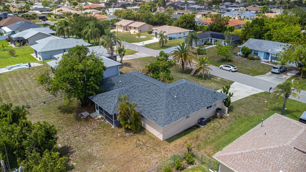 Building Photo - 3/2 Home with Garage Available NOW