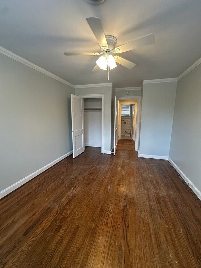 Building Photo - 2940 Oleander Dr