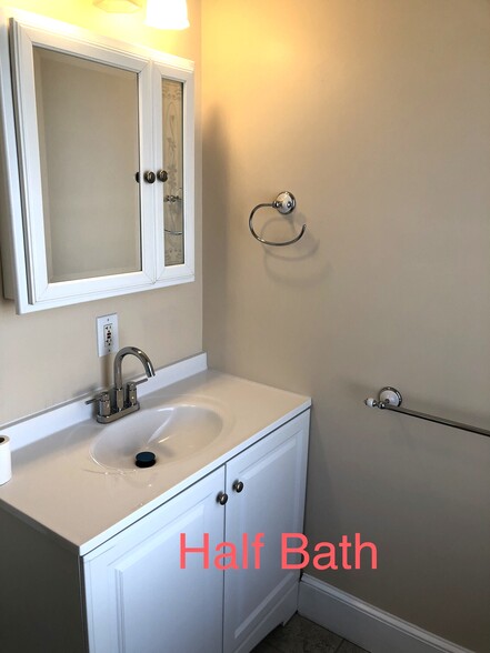 Half bath - 490 Main St