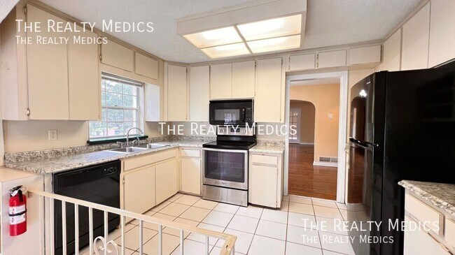 Building Photo - 1807 N Park Ave